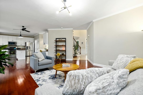 Reinventa tu estilo: estrategias creativas para realzar tu outfit con un cinturón llamativo