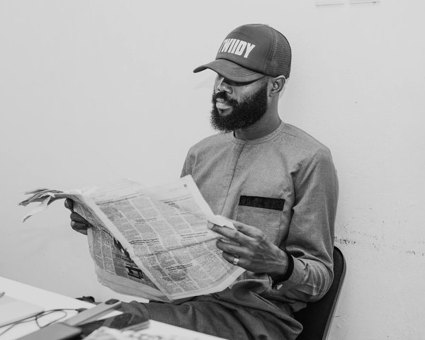 Deléitate con la receta infalible para una exquisita tarta de queso sobre base de galleta